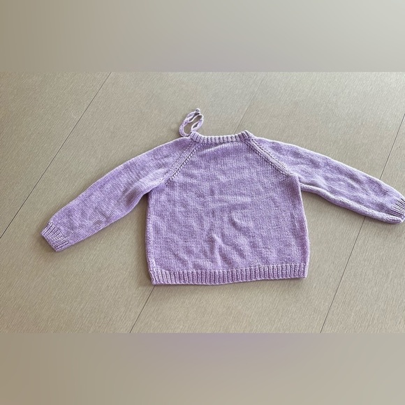 VINTAGE HAND KNIT GIRL’S PURPLE SWEATER - Picture 2 of 8